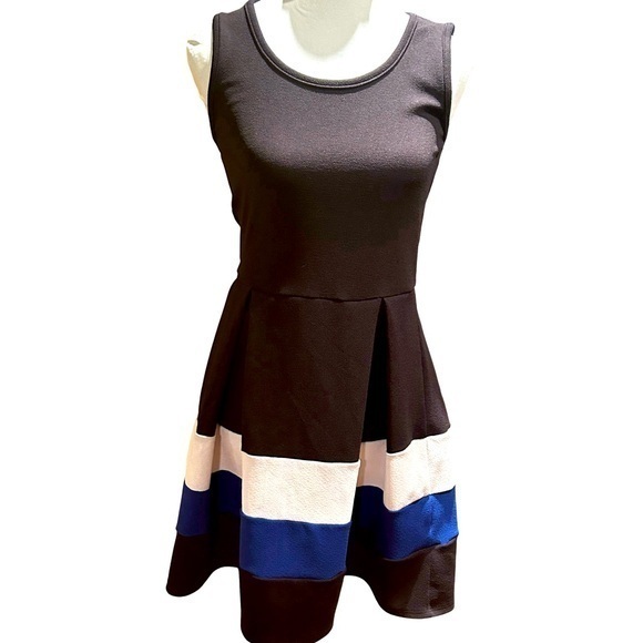 Dresses & Skirts - Candy Couture Cocktail dress (very Kate Spade esque. Size Medium 🖤💙🤍